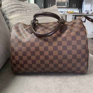 Good condition, Speedy Louis Vuitton bag.